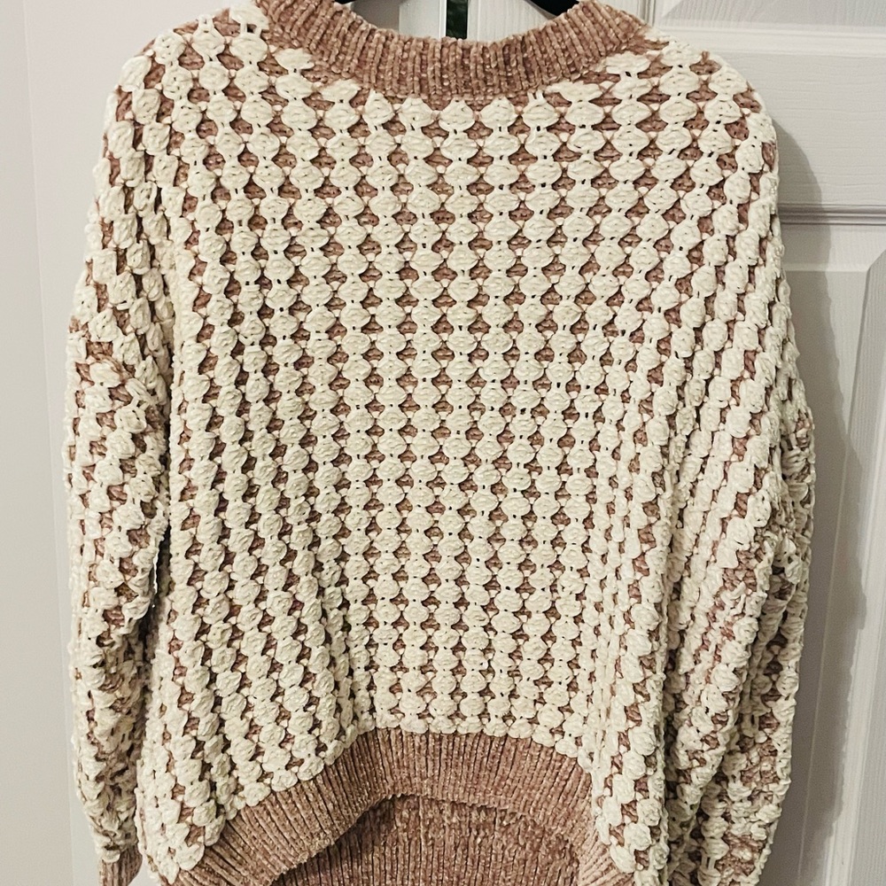 Brand new never worn pink lily sweater